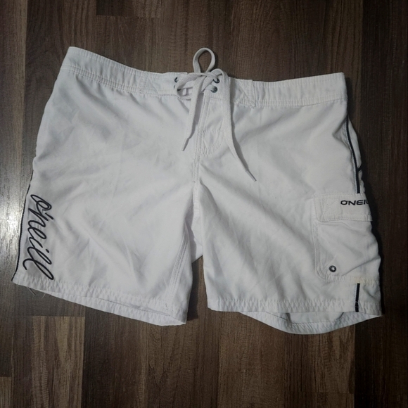 O’NEILL Black/White Shorts size 3 Excellent Condition - Picture 1 of 4